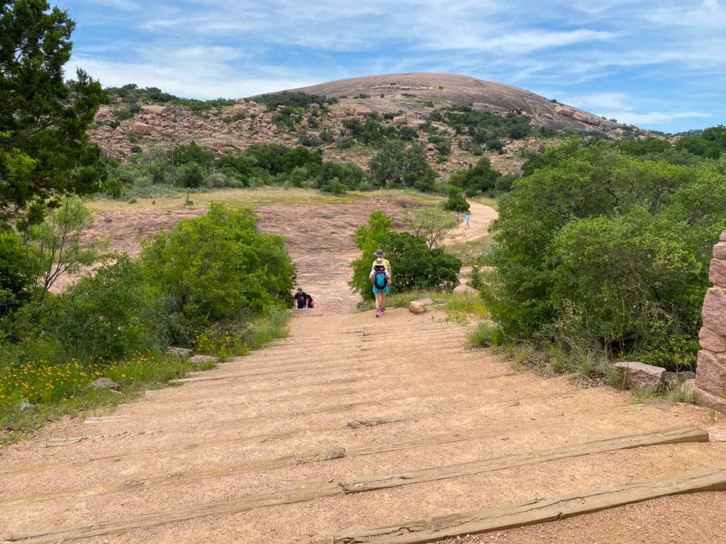 enchanted rock state park trail head